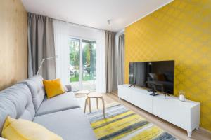 Televízia a/alebo spoločenská miestnosť v ubytovaní Apartament BIRCH TREE SurfingBird Dźwirzyno