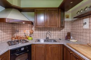 A kitchen or kitchenette at De'Gombruti, Bologna by Short Holidays