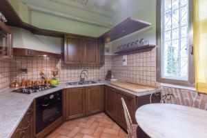 A kitchen or kitchenette at De'Gombruti, Bologna by Short Holidays