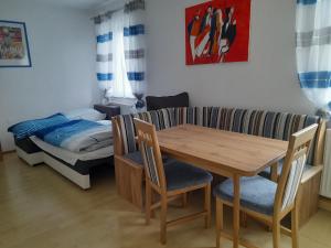Postel nebo postele na pokoji v ubytování Appartment für 4 bis 8 Personen