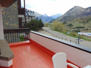 a balcony with a view of a road and mountains at Apart Centro Formigal - WOWRURAL in Formigal