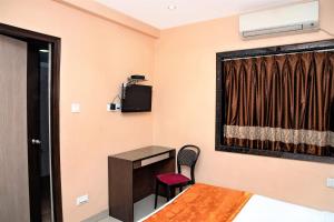 Postel nebo postele na pokoji v ubytování Reliable Inn