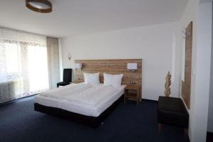 Postel nebo postele na pokoji v ubytování Hotel Garni Café Räpple
