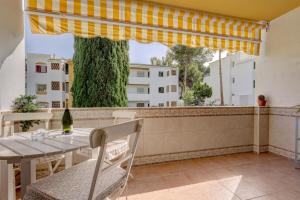 Balkon lub taras w obiekcie 2 Bed Apartment w/Pool close to Beach + Amenities