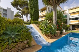 Basen w obiekcie 2 Bed Apartment w/Pool close to Beach + Amenities lub w pobliżu