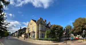 a house on the corner of a city street at A & B Guest House Cambridge in Cambridge