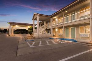 a building with a parking lot in front of it at Quality Inn in Sonora