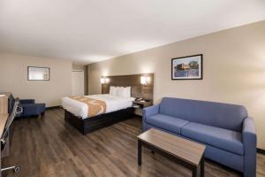 Postel nebo postele na pokoji v ubytování Quality Inn