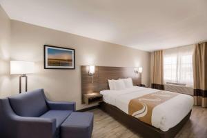 Postel nebo postele na pokoji v ubytování Quality Inn
