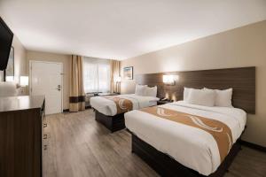 Postel nebo postele na pokoji v ubytování Quality Inn