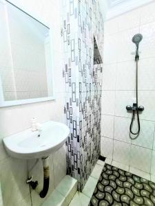 O baie la Ada Waktu Homestay
