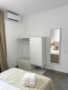Łóżko lub łóżka w pokoju w obiekcie Apartamentos Casa Macías