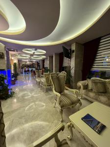 Posezení v ubytování Grand Ezel Hotel