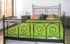 Posteľ alebo postele v izbe v ubytovaní Holiday Home Jedwabno With Fireplace I