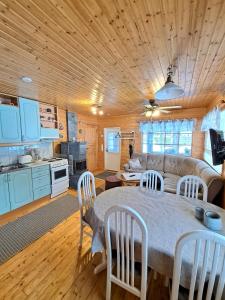 a kitchen and living room with a table and chairs at Pikkuturska in Kalajoki