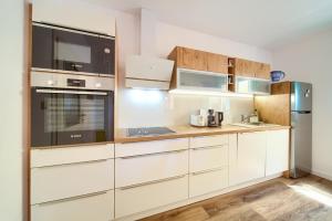 Kuchyň nebo kuchyňský kout v ubytování Apartman BOR Krk