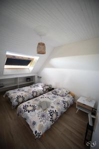 Postel nebo postele na pokoji v ubytování GITE ARC EN CIEL BLEU