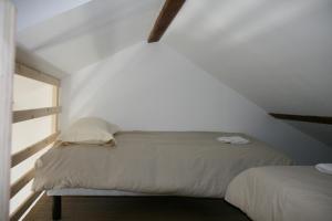 Кровать или кровати в номере Hôtel Restaurant du Pêcheur