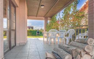 Μπαλκόνι ή βεράντα στο Beautiful Home In Rowy With Sauna