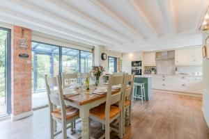 a kitchen and dining room with a table and chairs at Barn End in Chipping Campden