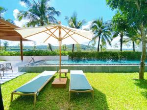 Bazén v ubytování Phoenix Pool Villa Phu Quoc nebo v jeho okolí