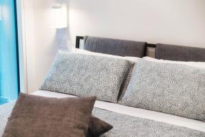 Łóżko lub łóżka w pokoju w obiekcie Cressoni Suite-Downtown Como