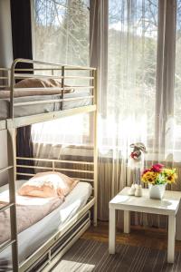 Posteľ alebo postele v izbe v ubytovaní 4 Couples & 4 Friends Hostel