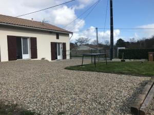 Εγκαταστάσεις για τένις ή/και σκουός στο Gîte Le petit quartier ή εκεί κοντά +3 φωτογραφίες