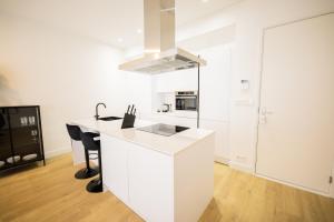Kitchen o kitchenette sa Cheerfully 1 Bedroom Serviced Apartment 52m2 -NB306C-