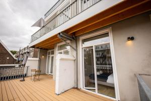 En balkon eller terrasse på Cheerfully 1 Bedroom Serviced Apartment 52m2 -NB306C-