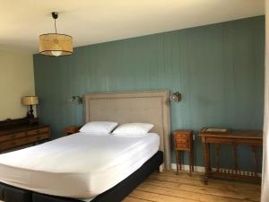 Llit o llits en una habitació de La Daubinière