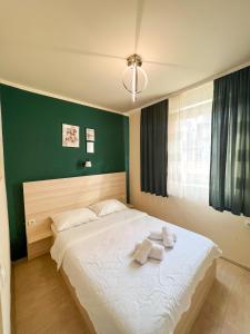 a bedroom with a bed with two towels on it at Dis apartman 2 in Kruševac