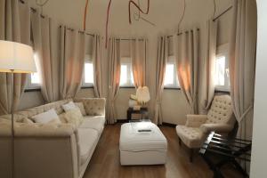 Uma área de estar em Hotel Inglaterra - Charme & Boutique