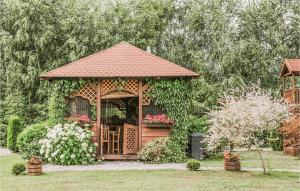 Vonkajšia záhrada v ubytovaní Nice Home In Wegorzewo With Sauna