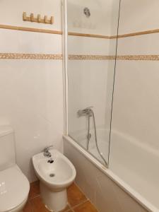 Kúpeľňa v ubytovaní Casa en Les Oliveres ideal para familias con niños