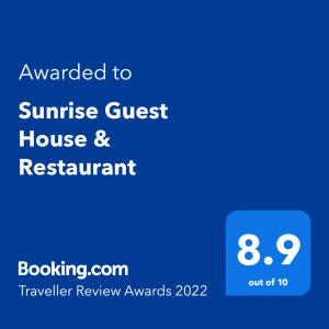 Sunrise Guest House & Restaurantに飾ってある許可証、賞状、看板またはその他の書類