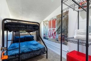 Postel nebo postele na pokoji v ubytování Old Texas Bunkhouse
