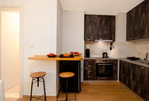 Dapur atau dapur kecil di Studio Costele Luxurious apt in the heart of Corfu