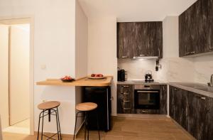 Dapur atau dapur kecil di Studio Costele Luxurious apt in the heart of Corfu