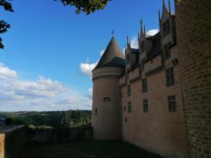 a castle with a turret on the side of it at La Petite Maison des Artiste in Saint-Sulpice-les-Feuilles