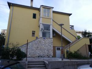 Budova, v ktorej sa apartmán nachádza
