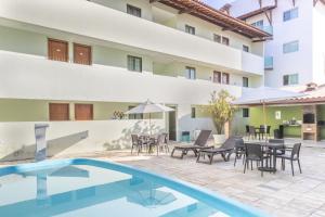 a view of the courtyard of a hotel with a swimming pool at Praia Residence in Porto De Galinhas