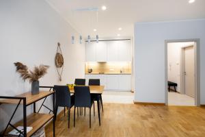 Kuchyň nebo kuchyňský kout v ubytování Riverside Design Apartment with underground private parking + 16 fotografií