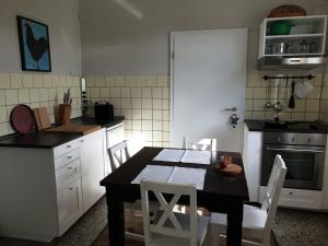 a kitchen with a table and chairs in a kitchen at Ferienwohnung Medemgarten in Neuenkirchen