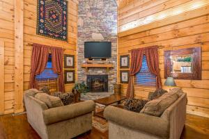 a living room with a fireplace and a tv at McCormack's Mill in Pigeon Forge