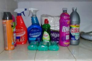 a group of bottles of cleaning products on a counter at Casa en la zona de Acapulco diamante in La Sabana