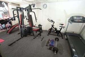 The fitness centre and/or fitness facilities at Dhaka Golden Inn - Banani'Lakeside