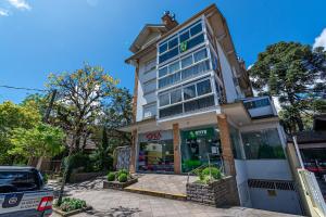 a building with a store in front of it at Apartamento Helena - Stay House Temporada in Canela