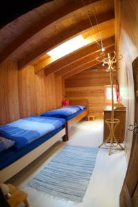 a room with two beds in a wooden cabin at Geburtshaus Prior Siegen in Blatten