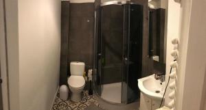 Koupelna v ubytování Apartament Warecka + 24 fotografií